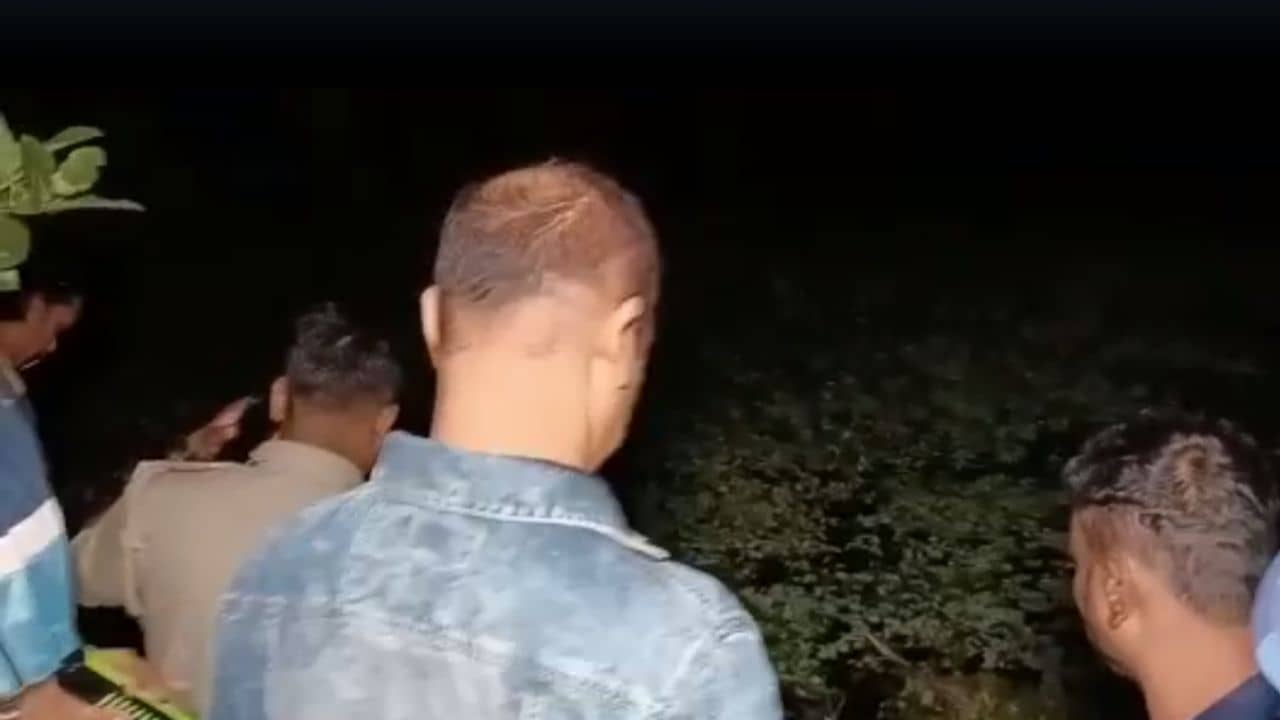 Body Recovered: হাত নেই, পা কাটা, বারুইপুরে পুকুরে ভেসে উঠল প্রাক্তন নৌসেনার দেহের অংশ