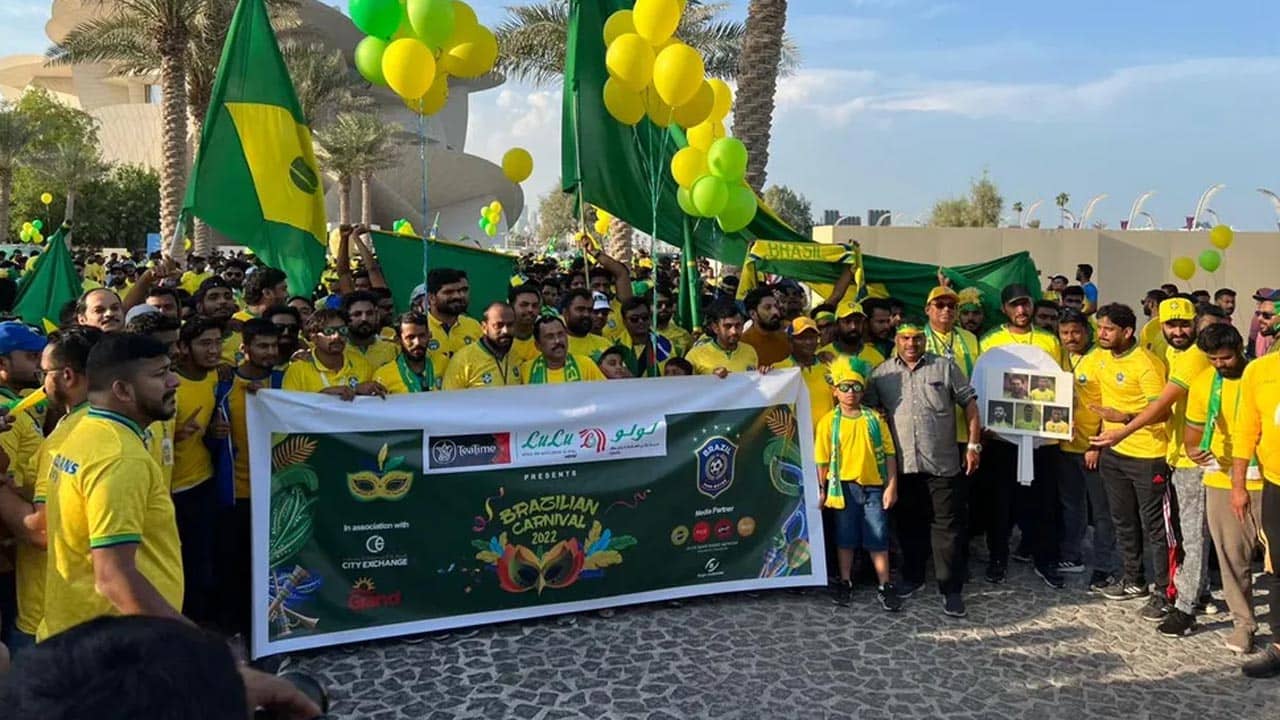 Brazil Supporters: ব্রাজিলের প্যারেডে দোহায় রাস্তায় ভারতীয়দের ভিড়