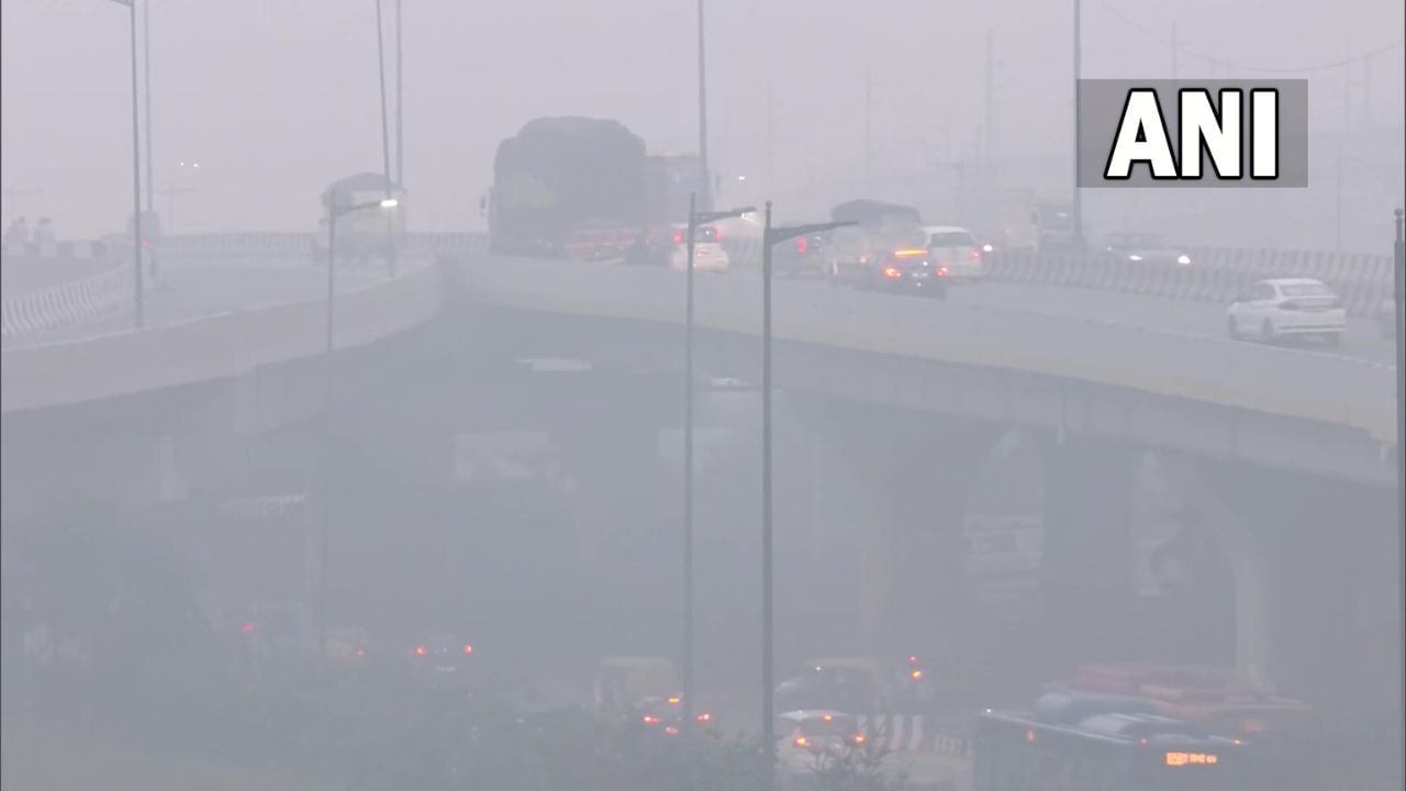 Delhi Air Pollution: রাস্তায় বেরলেই জ্বালা করছে চোখ-গলা! বন্ধ স্কুল, ৫০ শতাংশ কর্মীদের 'ওয়ার্ক ফ্রম হোমে' পাঠাল দিল্লি সরকার