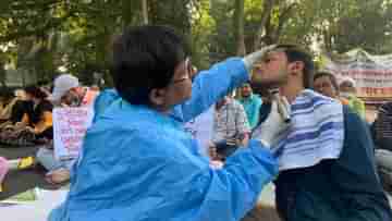 Protest for Recruitment: আন্দোলনকারীদের চুল-দাড়ি কেটে কাঠবিড়ালির ভূমিকায় বর্ধমানের বিধান