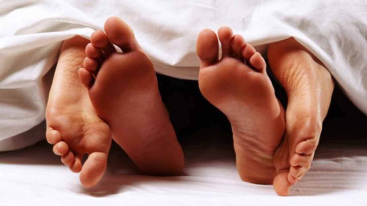 Gay Relationship: তিন যুবকের সঙ্গে যৌনমিলন বৃদ্ধের, শেষে হল করুণ পরিণতি