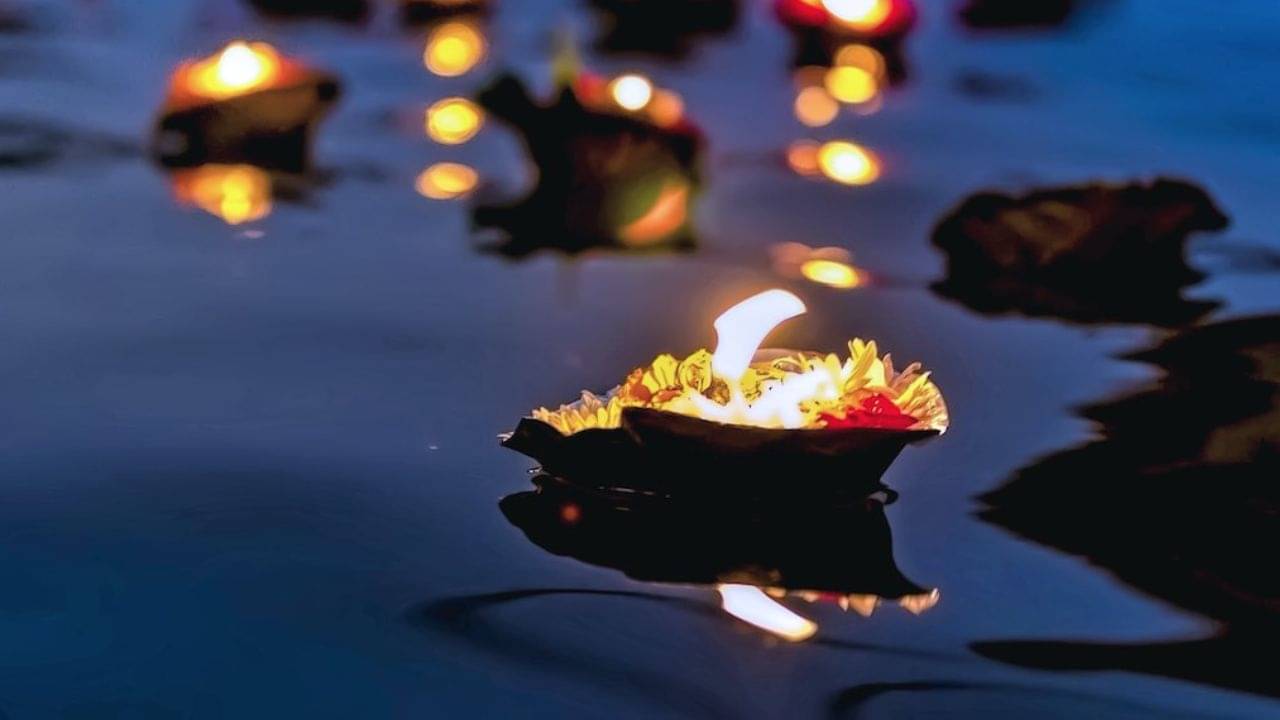 Gangajal: গঙ্গাজলের ব্যবহার ভুলেই জীবনে দুর্দশা! এভাবে প্রতিকার মানলে জীবনে পান অপার সাফল্য