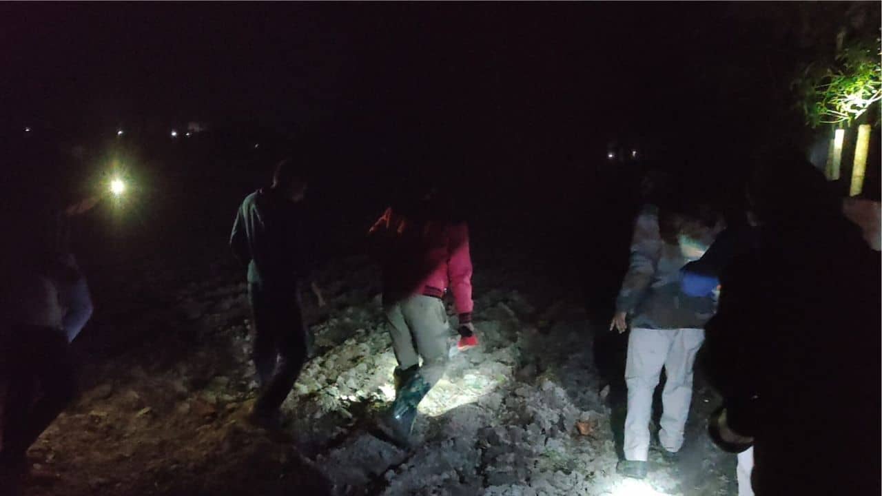 Jalpaiguri Leopard: রান্নাঘর থেকে ভেসে আসছিল অদ্ভুত শব্দ,  গিয়ে দেখেন মৃত্যু সামনে দাঁড়িয়ে...