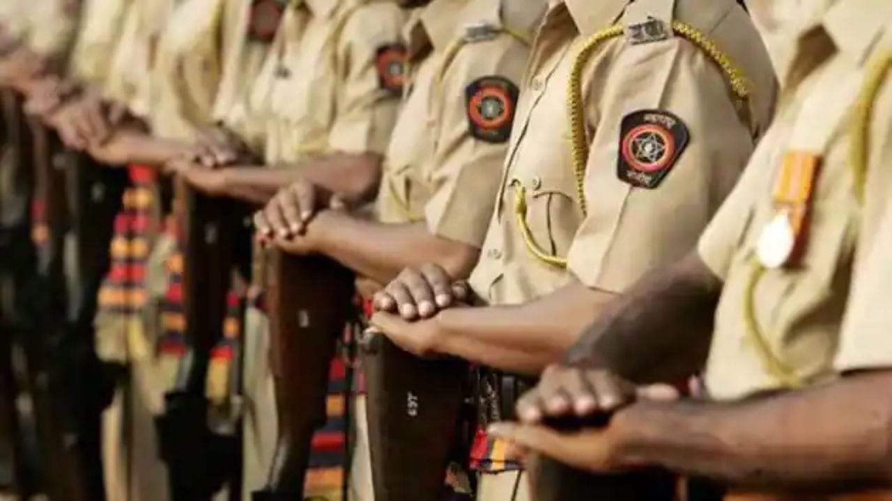 Police Constable Recruitment 2022: পুলিশ কনস্টেবল সহ একাধিক পদে ১৮ হাজার  শূন্যপদে নিয়োগ করবে মহারাষ্ট্র সরকার, জানুন আবেদন পদ্ধতি - Bengali News | Maharashtra  Police Is ...