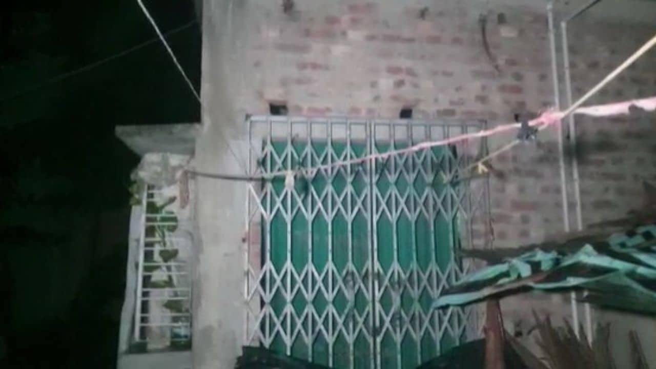 Kolkata Crime: পাড়ার মোড়েই তিন ভাই এক সঙ্গে নেশা করেছিলেন, প্রতিবেশীরা হঠ্ করে বেরিয়ে যে অবস্থায় দুজনকে দেখলেন