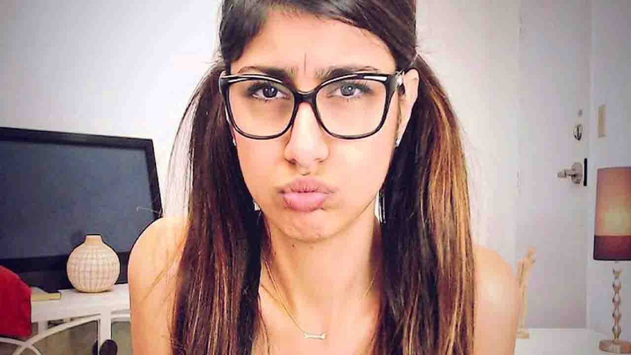 Mia Khalifa: পরিবার ছুড়ে ফেলে দেয়, পর্ন-ইন্ডাস্ট্রি ছাড়ার পরও প্রকাশ্যে মিয়া খালিফার পোশাকের ভিতর চোখ বোলায় মানুষ