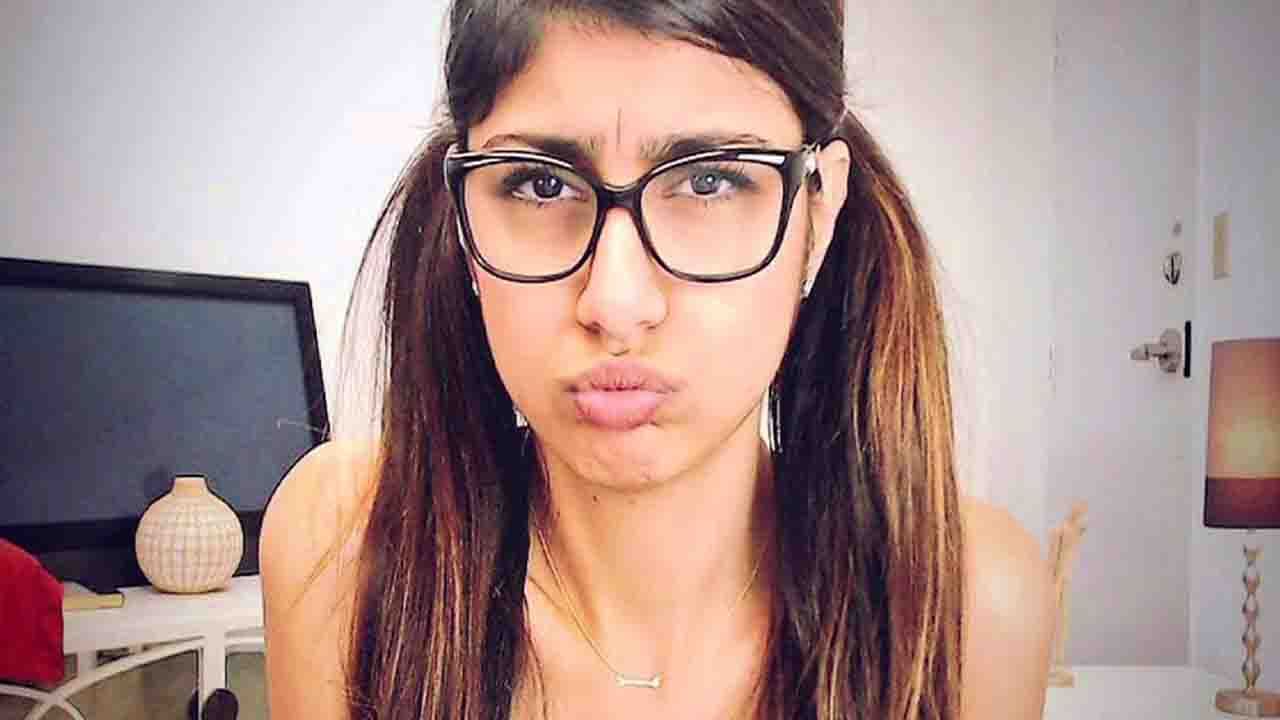 Mia Khalifa: পরিবার ছুড়ে ফেলে দেয়, পর্ন-ইন্ডাস্ট্রি ছাড়ার পরও প্রকাশ্যে মিয়া খালিফার পোশাকের ভিতর চোখ বোলায় মানুষ