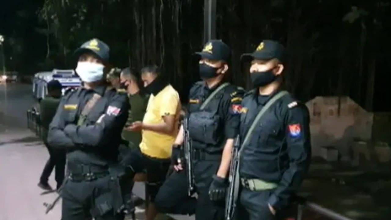 Two paramilitary died: হাতে থাকা AK47 থেকে আচমকা ছুটল গুলি, নিহত দুই জওয়ান