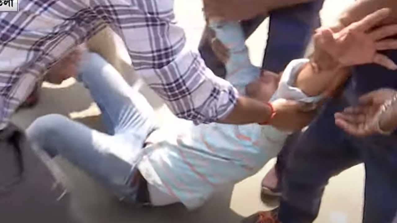 Upper Primary Candidates Protest: কামড়-কাণ্ড থেকে শিক্ষা পুলিশের? আন্দোলন শুরুর পর কয়েক মিনিটেই ফাঁকা হল ওয়াই চ্যানেল