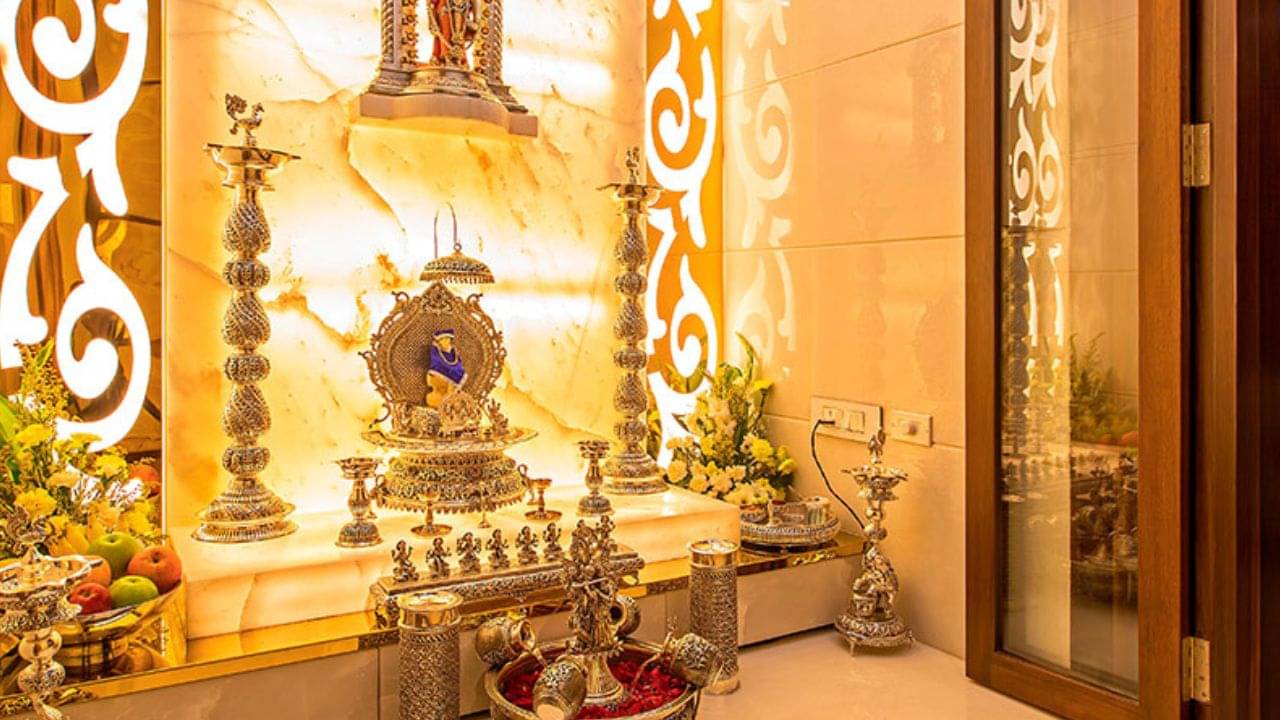 Vastu Tips: বাড়ির পুজোর ঘর কেমন হওয়া উচিত, বাস্তুমতে ৫টি টিপস রাখুন জেনে