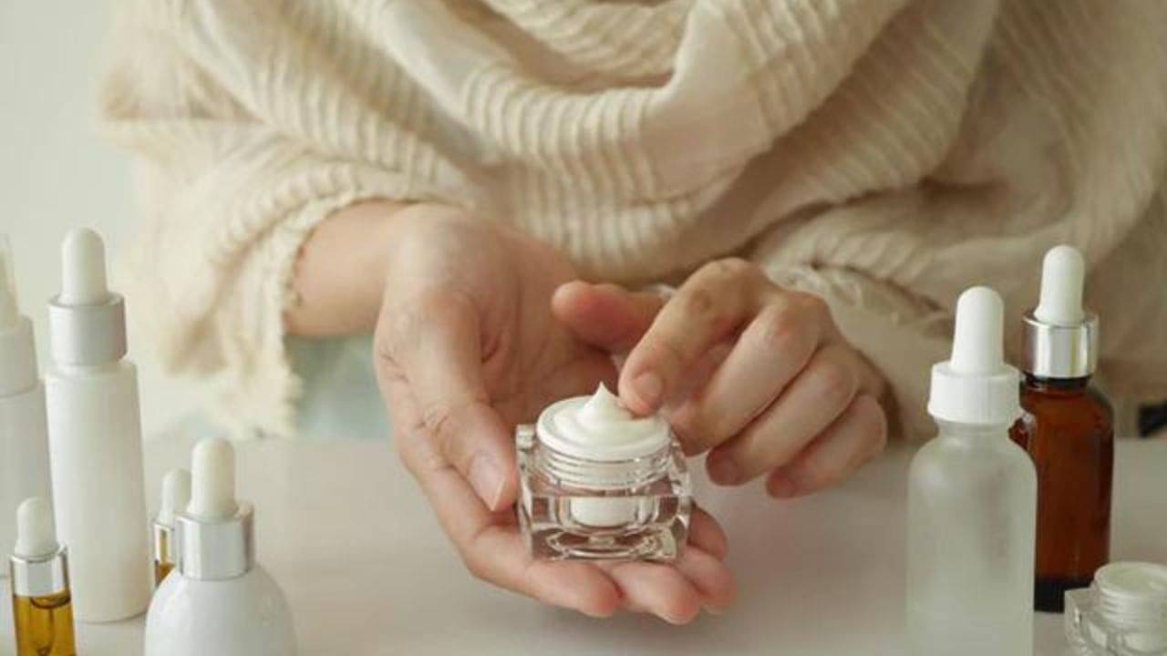 Winter Skin Care: শীতের দিনে ত্বকের যত্ন তো নেবেন, কিন্তু হাইড্রেটেড রাখতে কী কী করবেন না, তা জানা আছে?