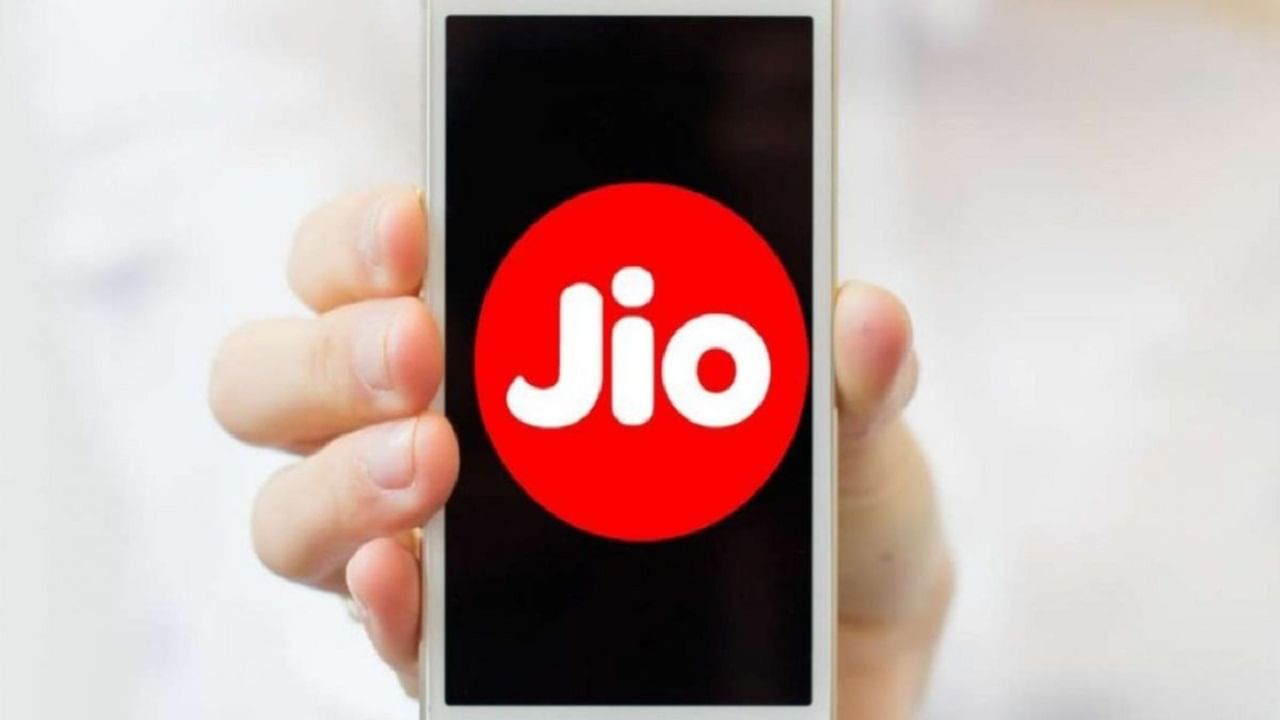 Jio 5G: কোন কোন শহরে চালু হয়েছে- রিলায়েন্স জিও-র 5G পরিষেবা এখন দিল্লি, মুম্বই, বারাণসী, কলকাতা, বেঙ্গালুরু, হায়দরাবাদ, চেন্নাই, নাথদ্বারা, পুণে, গুরুগ্রাম, নয়ডা, গাজিয়াবাদ, ফরিদাবাদ, লখনউ, ত্রিবান্দম, মহীশূর, নাসিক, ঔরঙ্গাবাদ, চণ্ডীগড়. মোহালি, পাঁচকুলা, জ়িরাকপুর, খারার, দেরাবাসি এবং গুজরাতের 33টি জেলায় উপলব্ধ। 2023 সালের মধ্যে দেশের সর্বত্র 5G পরিষেবা চালু করার পরিকল্পনা নিয়েছে Reliance Jio। 