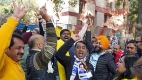 AAP: গুজরাটে খাতা খুলেই বড় স্বীকৃতির তকমা পেতে চলেছে আপ AAP: গুজরাটে খাতা খুলেই বড় স্বীকৃতির তকমা পেতে চলেছে আপ