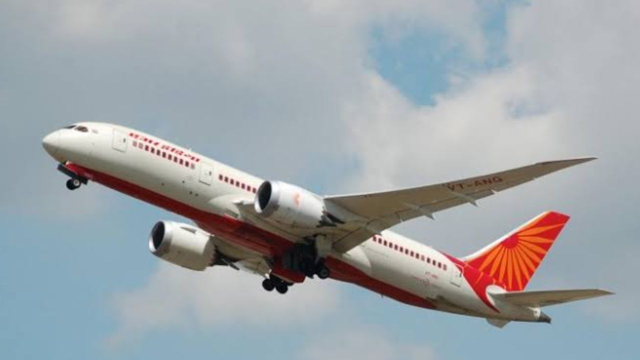 Air India Flight: মাঝ আকাশে বিমানের ইঞ্জিনে আগুন, আবু ধাবিতে জরুরি অবতরণ করানো হল এয়ার ইন্ডিয়ার বিমান