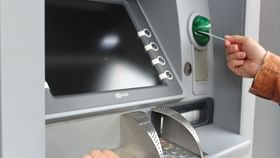 ATM Fraud: এটিএমে টাকা তুলতে গেলে এই বিষয়গুলি মাথায় রাখুন, ভুল করলেই পা দিতে পারেন 'স্কিমিং'-এ ATM Fraud: এটিএমে টাকা তুলতে গেলে এই বিষয়গুলি মাথায় রাখুন, ভুল করলেই পা দিতে পারেন 'স্কিমিং'-এ