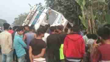 Dhupguri Road accident: বিকট শব্দ! নয়ানজুলিতে ঝুপ করে পড়ল লরি, তারপর...