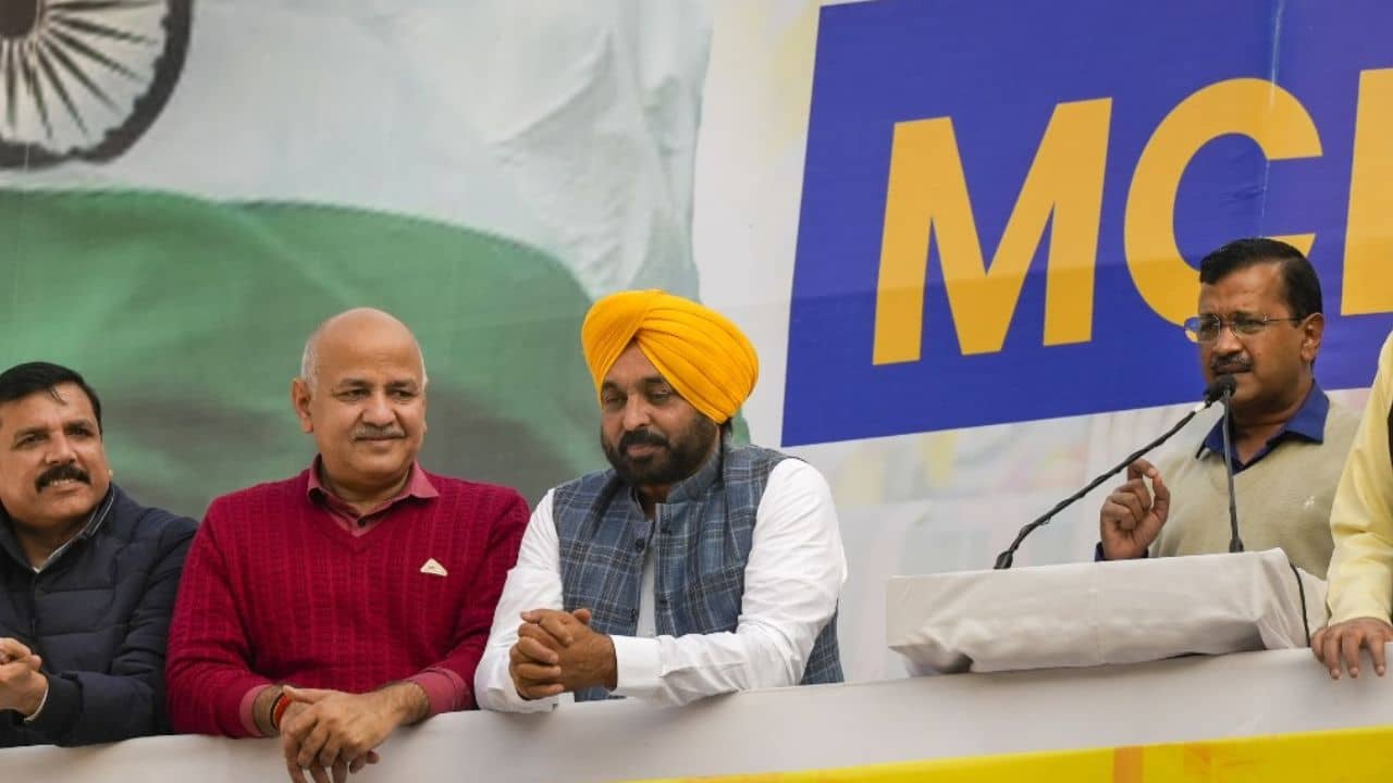 Arvind Kejriwal: দিল্লি পুরনিগমে জয় পেয়ে কেজরীবাল বললেন, প্রধানমন্ত্রীর আশীর্বাদ চাই