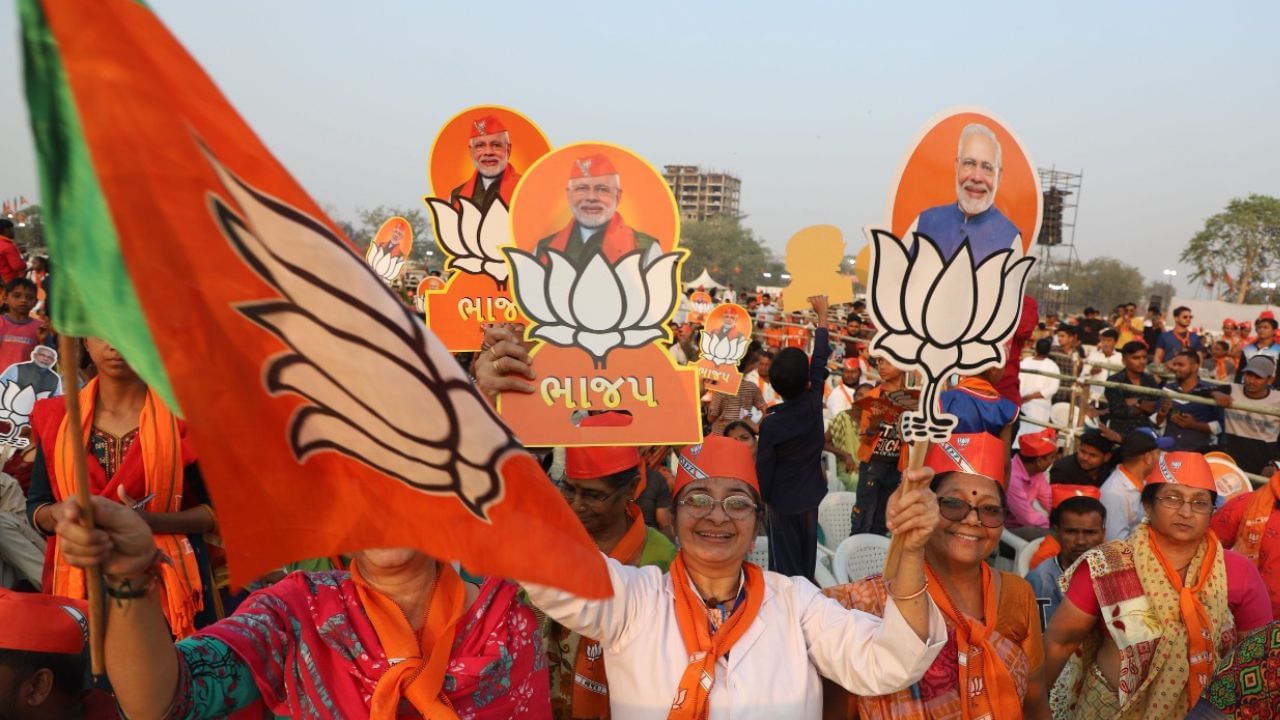 Gujarat Election 2022: গণনার শুরুতেই গেরুয়া ঝড় গুজরাটে, খাতা খুলেছে আপ-ও