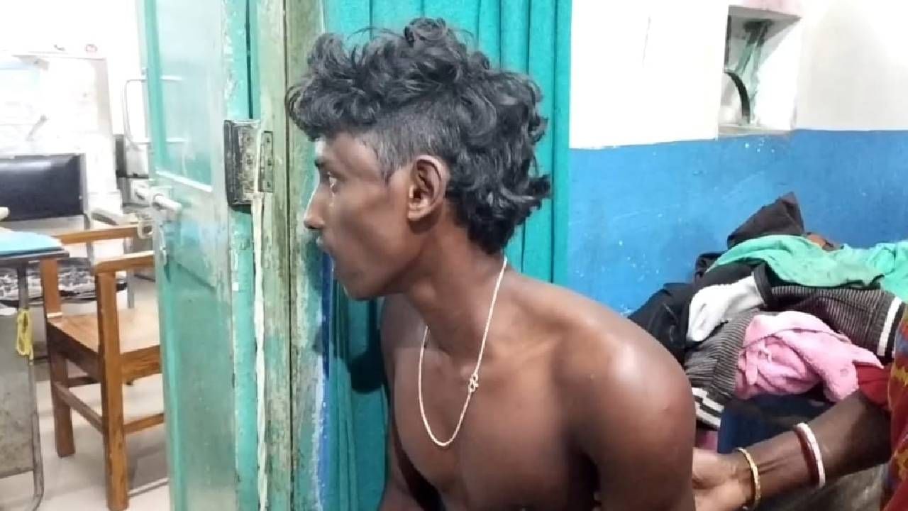 Arambagh : মাথায় বন্দুক ঠেকিয়ে বিজেপি কর্মীকে খুনের হুমকির অভিযোগ, মায়ের পেঠে লাথি, কাঠগড়ায় তৃণমূল