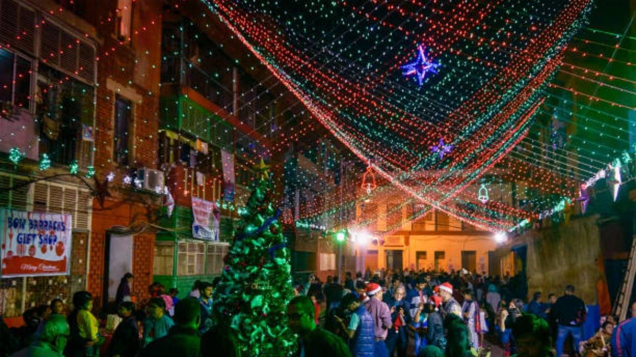 Kolkata Christmas Festival: আলোয় সেজেছে বো ব্যারাক, শহরে শুরু হচ্ছে ক্রিসমাস কার্নিভাল