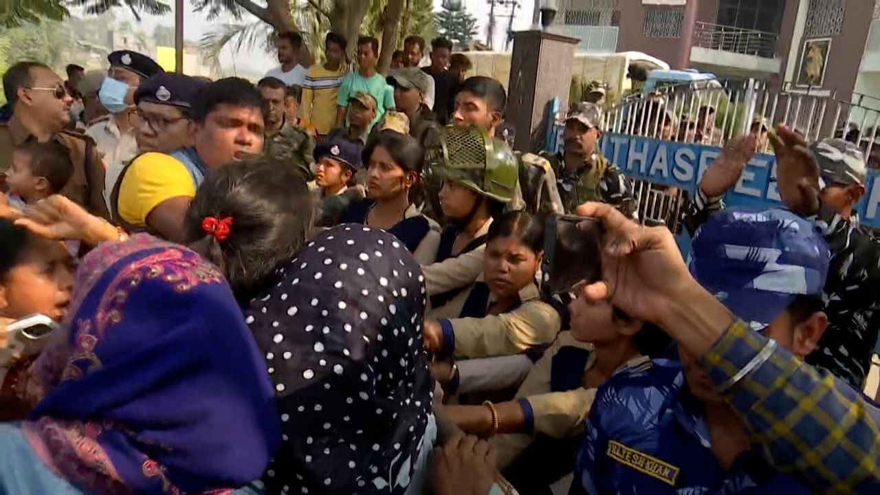 Bagtui Case: সিবিআই ক্যাম্পের বাইরে জ্বলছে আগুন, অবরুদ্ধ রাস্তা, লালন শেখের মৃত্যুতে ফুঁসছে বগটুই