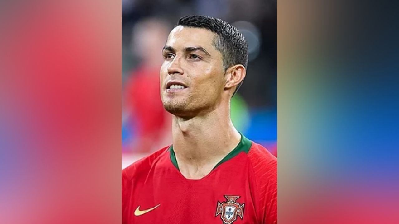 এই চুক্তি পাকাপাকি হয়ে যায় তবে প্রত্যেক সেকেন্ডে রোনাল্ডোর আয় কত হবে একবার তা দেখে নেওয়া যাক।প্রতি সেকেন্ডে সিআর সেভেনের আয় হবে ৫.৫০ পাউন্ড, আর মিনিটে ৩৩০ পাউন্ড। প্রতিদিনের আয় গিয়ে দাঁড়াবে ৪ লক্ষ ৭৬ হাজার পাউন্ডে। আর সপ্তাহের শেষে? ৩.৩৩ মিলিয়ন পাউন্ড।(ছবি : টুইটার)