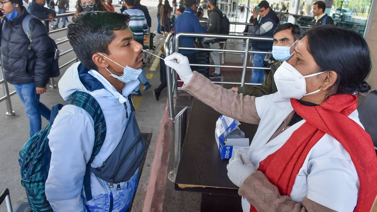 Covid-19: ভারতে ফের বিএফ.৭-র চোখ রাঙানি? চিন ফেরত এক যাত্রী সহ ১১ জন যাত্রী কোভিড পজ়িটিভ