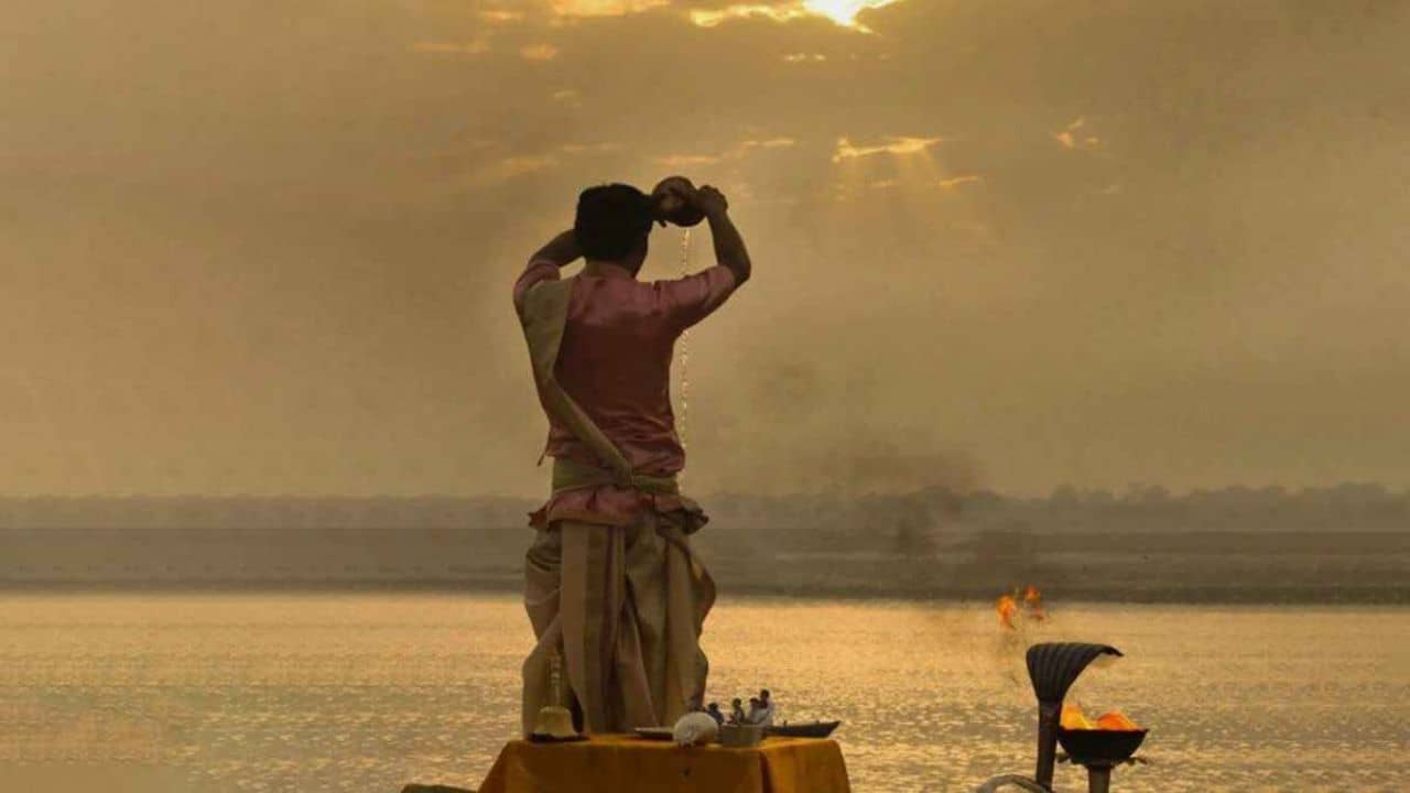 Dhanu Sankranti 2022: আজ থেকেই ভাগ্য সূর্যের মতো উজ্জ্বল হবে এই ৩ রাশির! রাশি অনুযায়ী ধনু সংক্রান্তির প্রতিকার জানুন