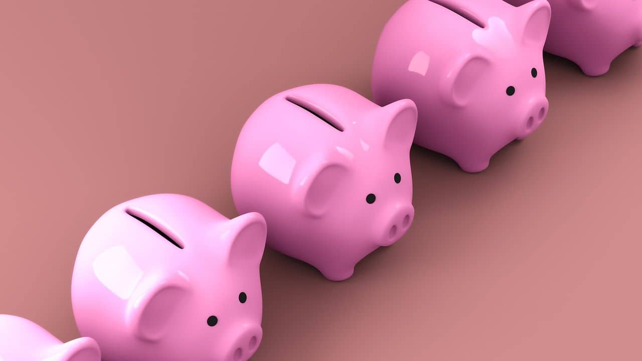 Interest Rates on FDs: তাবড় সংস্থাগুলিকে পিছনে ফেলে আকর্ষণীয় ঘোষণা এই বেসরকারি ব্যাঙ্কের, FD-তে সুদের হার শুনলে চমকে যাবেন