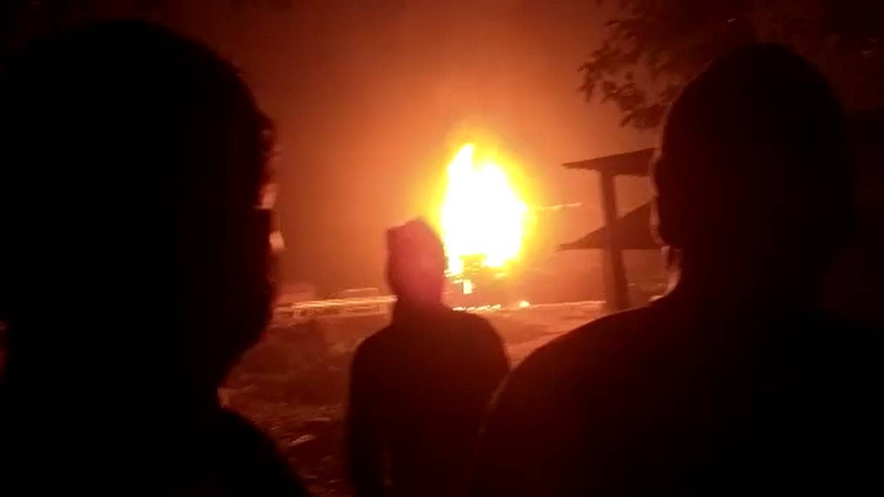 Fire : জাতীয় সড়কে দাউদাউ করে জ্বলছে আস্ত ভুট্টা বোঝাই লরি, কাছেই গ্যাসের প্ল্যান্ট থাকায় তীব্র আতঙ্ক এলাকায়