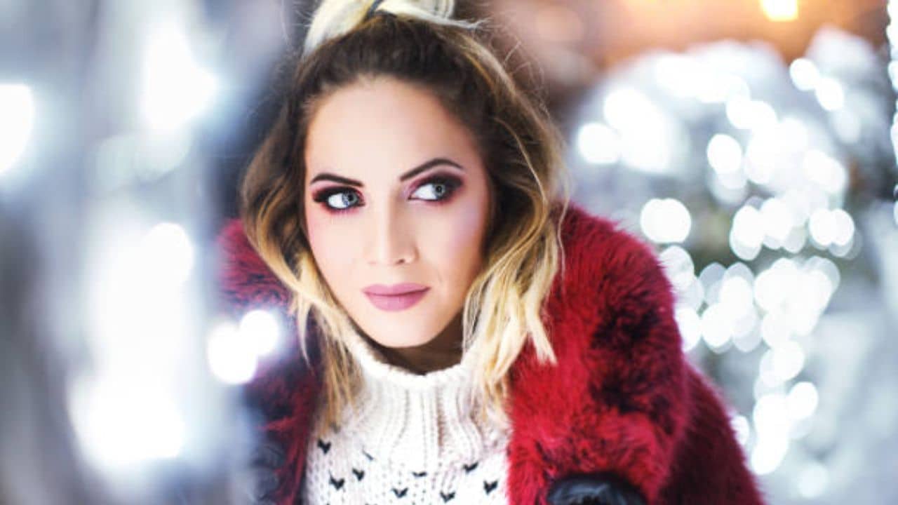 Nude Makeup: বছরভর ট্রেন্ডে ছিল ন্যুড মেকআপ, ক্রিসমাসের পার্টিতেও সেজে উঠুন এই লুকে