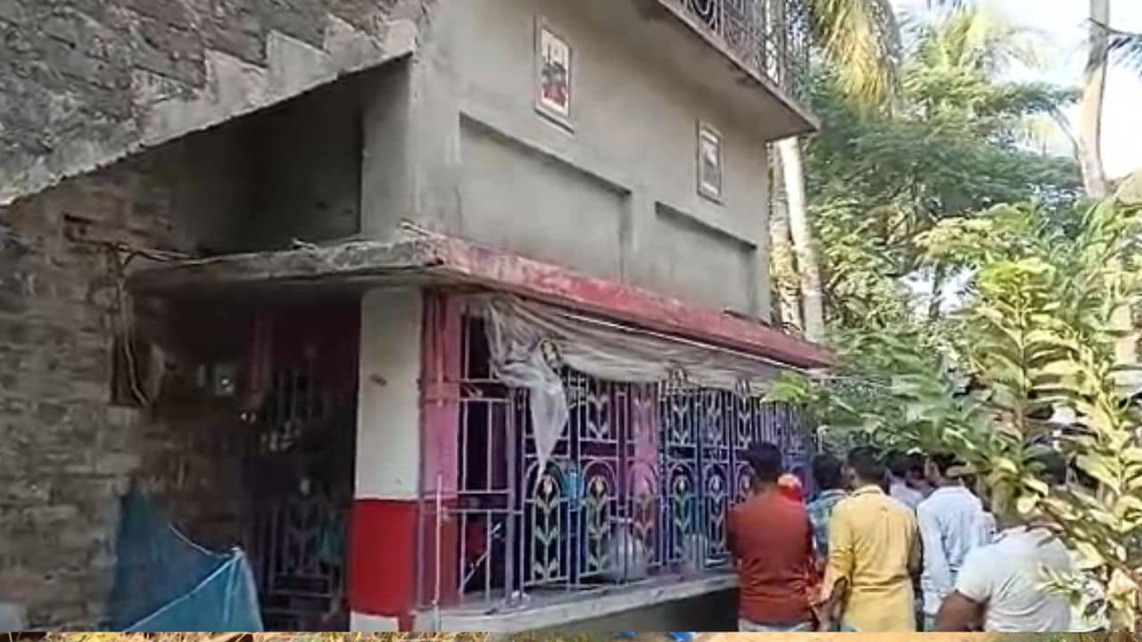 Basirhat Blast: গ্যাস সিলিন্ডার ফেটে আহত এক নাবালক ও তাঁর বৌদি