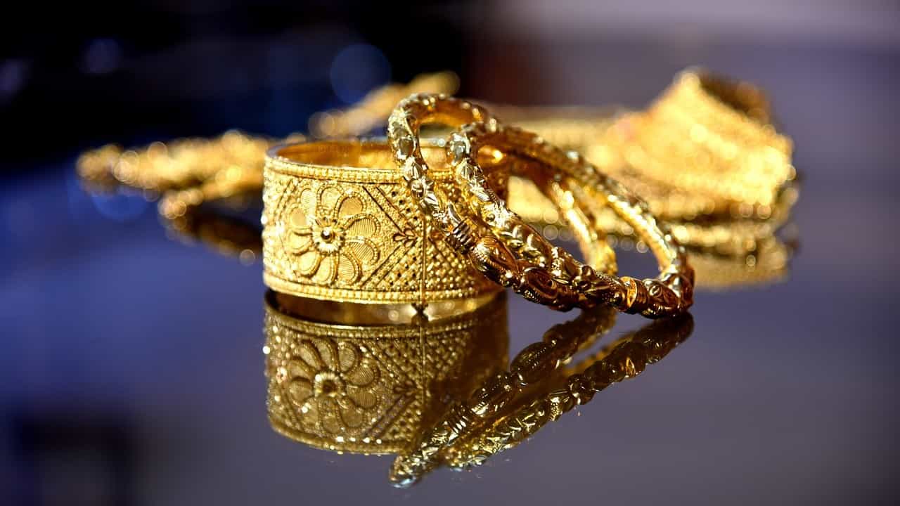 Gold Investment Schemes: আপনার ঘরে পড়ে থাকা সোনা হতে পারে 'আশ্চর্য প্রদীপ', কীভাবে হবে ইচ্ছে পূরণ? Gold Investment Schemes: আপনার ঘরে পড়ে থাকা সোনা হতে পারে 'আশ্চর্য প্রদীপ', কীভাবে হবে ইচ্ছে পূরণ?