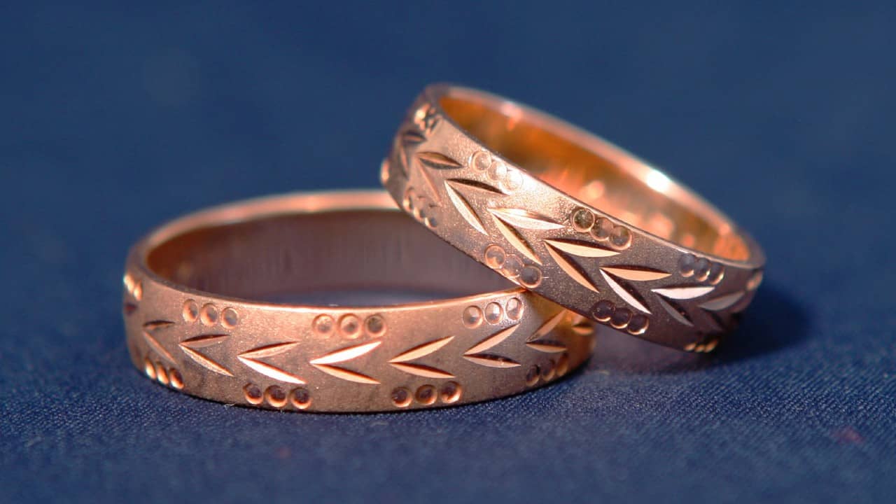 Gold Price Today: চৈত্রের সেল লেগেছে সোনার দামে, বৈশাখের বিয়ের জন্য এখনই কিনুন গয়না