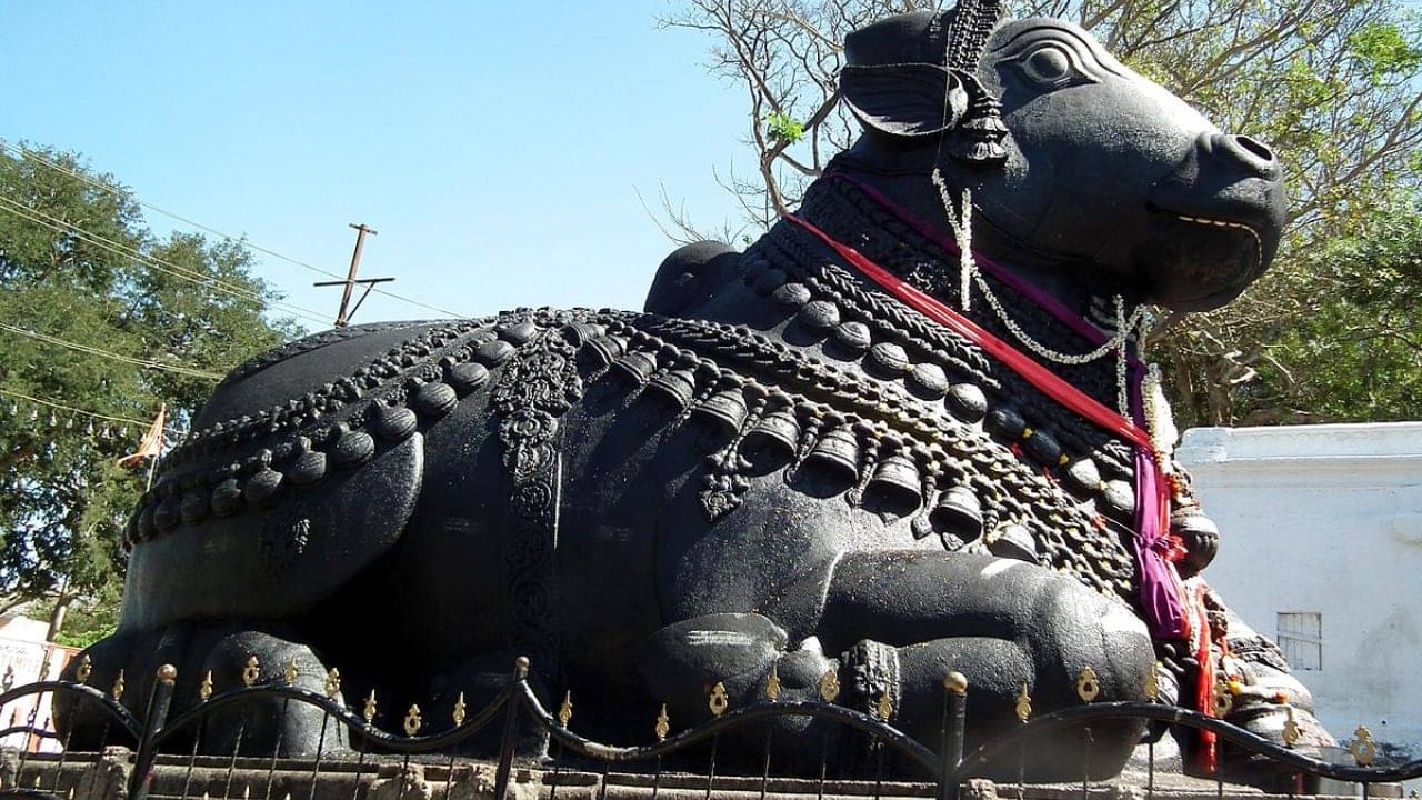 Nandi Outside Shiva Temple: শিব মন্দিরের সামনে কেন নন্দীর মূর্তি থাকে? জানুন পৌরাণিক কাহিনি