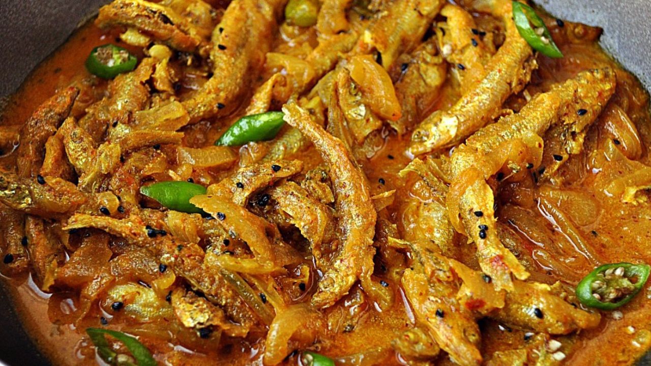 Mourola Machh: বাজারে টাটকা মৌরলা মাছ পাওয়া যাচ্ছে? শীতের দুপুরে বানিয়ে নিন এই দুই পদ Mourola Machh: বাজারে টাটকা মৌরলা মাছ পাওয়া যাচ্ছে? শীতের দুপুরে বানিয়ে নিন এই দুই পদ