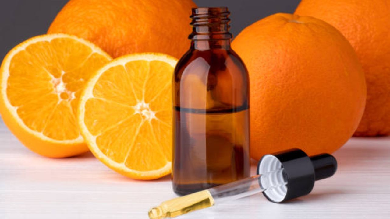 Oranges for Skin: রস নয়, এসেনশিয়াল অয়েল আকারে মাখুন কমলালেবু, বছরভর পাবেন উজ্জ্বল ত্বক