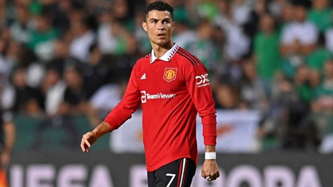 Cristiano Ronaldo: রোনাল্ডোকে ব্যঙ্গ করে গান গাইলেন ম্যান ইউ সমর্থকরা!