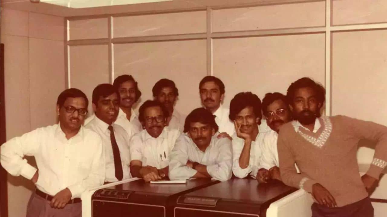 Infosys: সোজা অফিসে ঢুকে চাকরি চেয়েছিলেন নন্দন নিলেকানি, কড়া পরীক্ষা নিয়ে চমকে ওঠেন নারায়ণ মূর্তিই