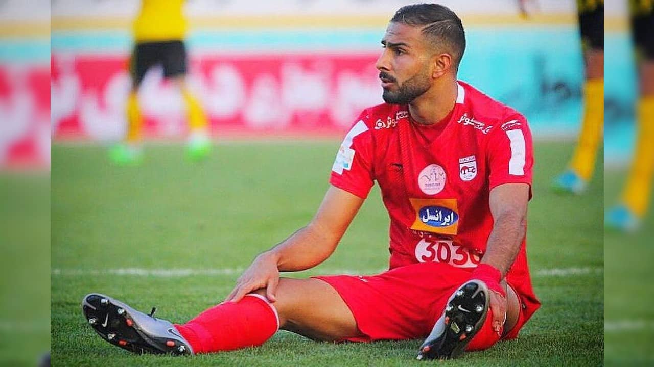 Iran Football: মেয়েদের অধিকার নিয়ে দাবি, মৃত্যুদণ্ড দেওয়া হল ইরানের ফুটবলারকে!