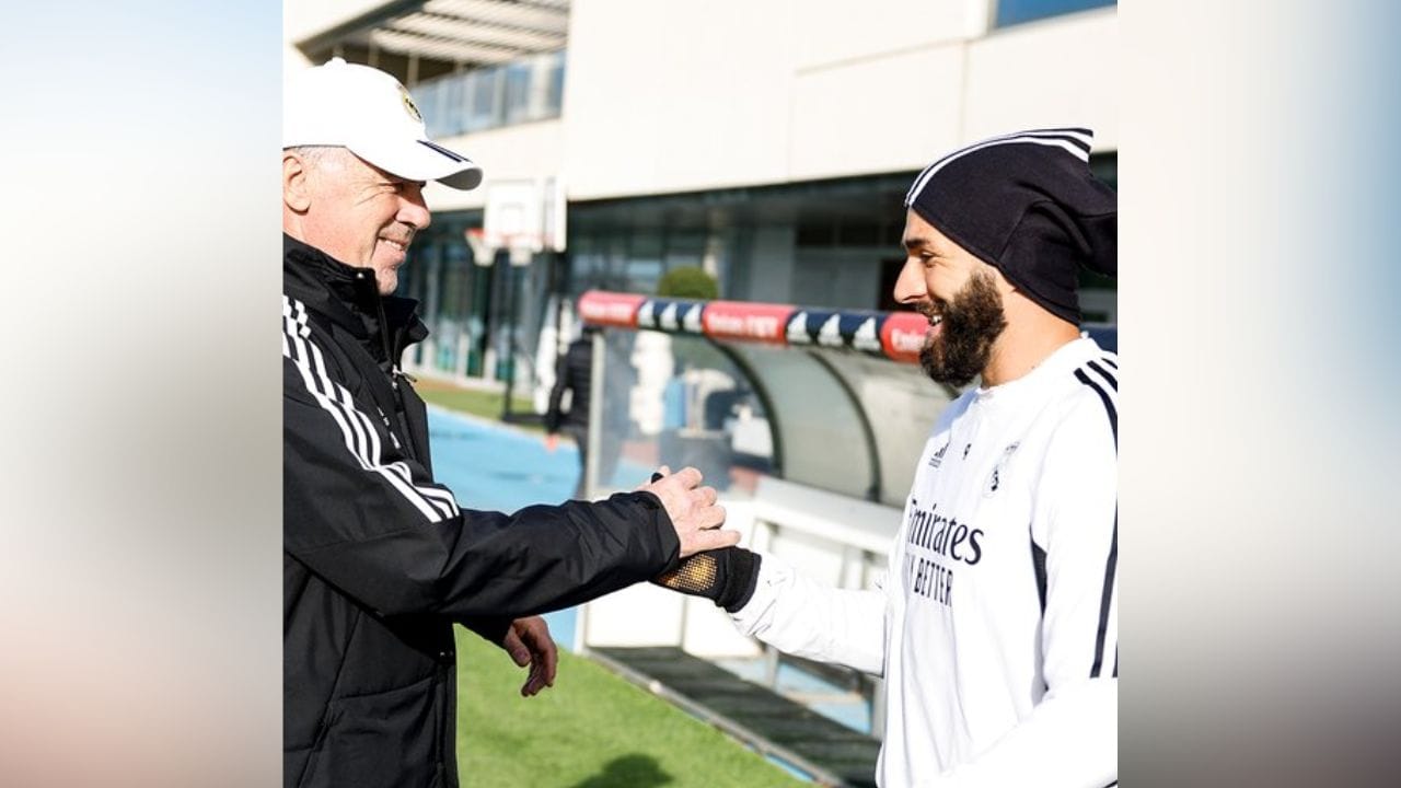 ৩৪ বছরের মাদ্রিদ স্ট্রাইকার, ৪৬টি ম্যাচে ৪৪টি গোল করেছেন গত মরসুমে। বেঞ্জেমার দুর্দান্ত পারফর্ম্যান্সেই উয়েফা চ্যাম্পিন্স লিগ ও লা লিগা জিতেছিল রিয়াল মাদ্রিদ। লা লিগায় করেছিলেন ২৭টি গোল। চ্যাম্পিয়ন্স লিগের সর্বাধিক গোলদাতা হন ১৫ বার প্রতিপক্ষের জালে বল জড়িয়ে। এর মধ্যে প্যারিস স্যঁ জ্যঁ ও চেলসির বিরুদ্ধে রয়েছে হ্যাটট্রিকও। ছবি: টুইটার