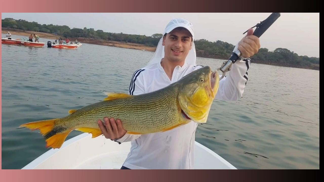 গোটা গ্রাম আপাতত শোকের পাহাড়ে আচ্ছন্ন। কারণ, এই গ্রামেরই ২৭ বছরের অগাস্টিন ফ্রাতিনি পথ দুর্ঘটনায় প্রাণ হারিয়েছেন। মৃত ব্যক্তি ফ্রাতিনি একজন ইলেক্ট্রোমেক্যানিক টেকনিশিয়ান। ভালো আচরণের জন্য গ্রামে বেশ জনপ্রিয় ছিলেন ফ্রাতিনি। তাঁর অকাল প্রয়াণে শোকের ছায়া গোটা গ্রামে। ছবি: টুইটার