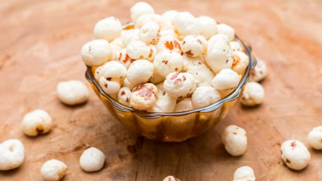Makhana: শরীরের জন্য ভাল তবে মাখনা খেলে পড়তে পারেন বিপদেও, জেনে নিন আজই.... Makhana: শরীরের জন্য ভাল তবে মাখনা খেলে পড়তে পারেন বিপদেও, জেনে নিন আজই....