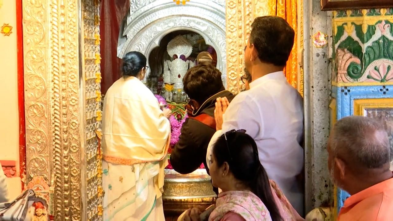 CM Mamata Banerjee at Ajmer Sharif: অজমের শরিফের পর পুষ্করে মুখ্যমন্ত্রী মমতা বন্দ্যোপাধ্যায়, ব্রহ্মা মন্দিরে আরতি করে দিলেন পুজো