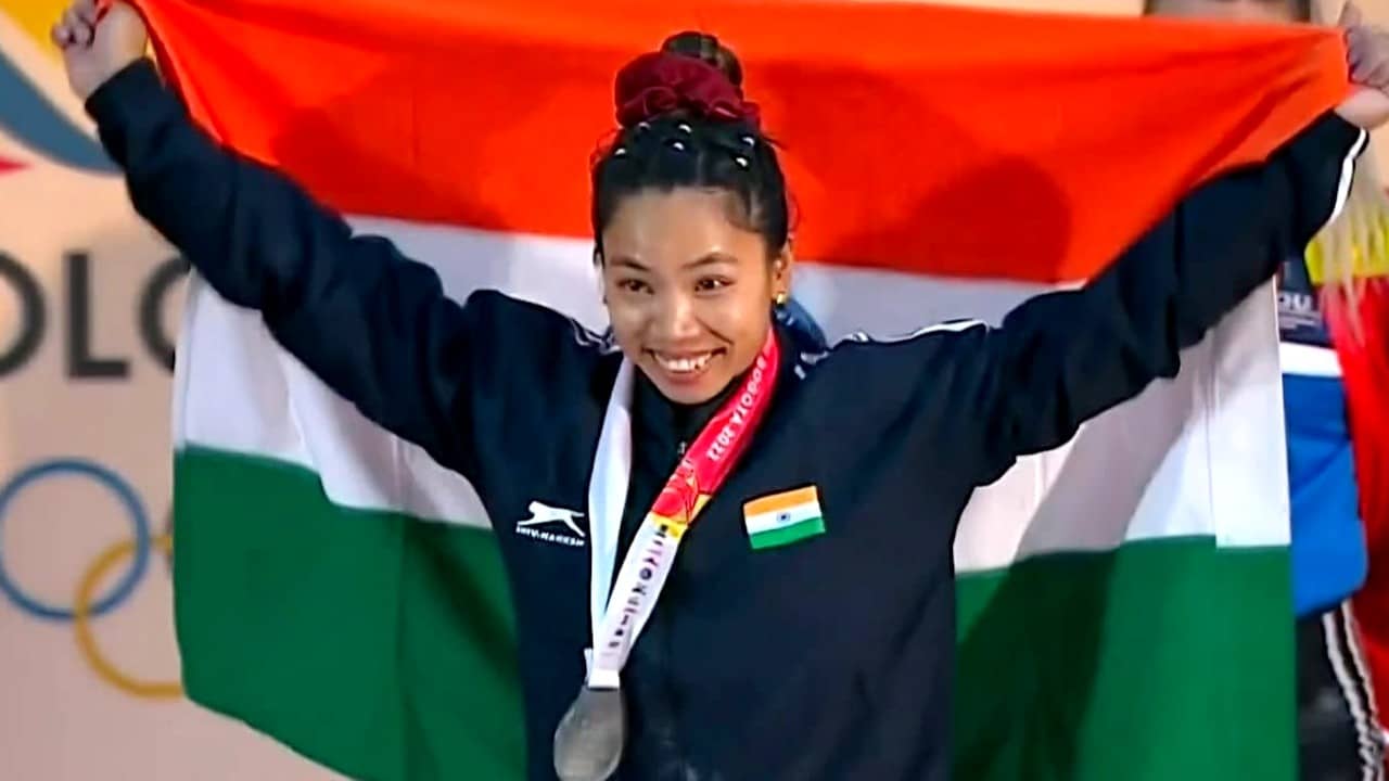 Mirabai Chanu: বিশ্ব মিটে ফের পদক, রুপোয় থামলেন ভারতের চানু!