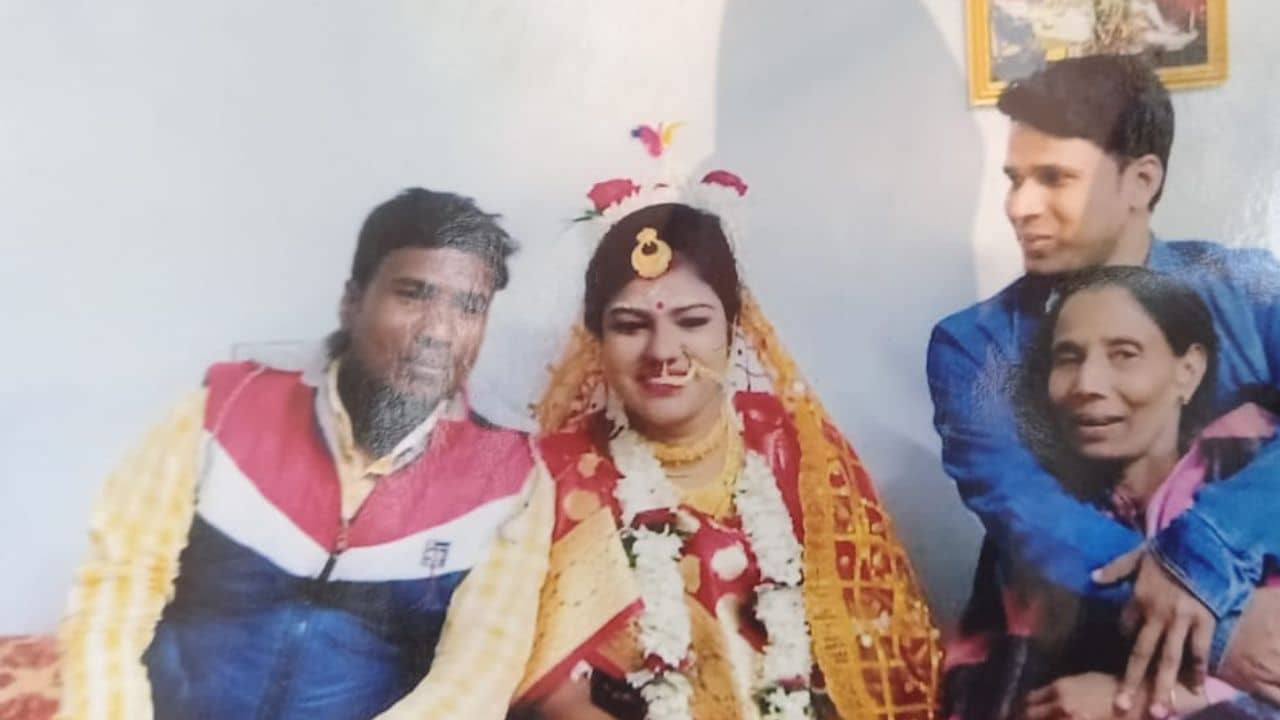 Naihati Domestic Violence:  স্ত্রী সন্তানসম্ভবা, তাতেও ছাড় নেই, অতঃপর অতিরিক্ত রক্তক্ষরণ! ৫ মাসের অন্তঃসত্ত্বার সঙ্গে ঘৃণ্য আচরণ স্বামীর