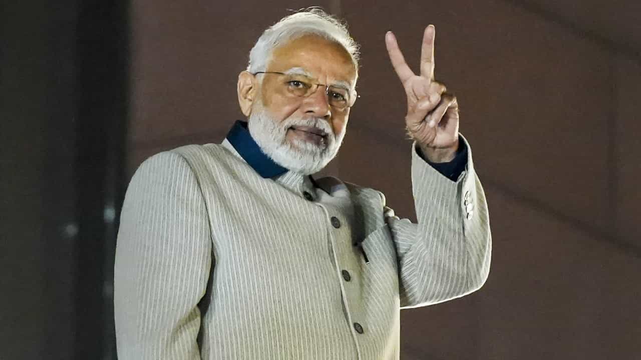 Gujarat Assembly Election: সঙ্গী শাহ, গুজরাটে মুখ্যমন্ত্রী মোদীকে ছাপিয়ে গেলেন প্রধানমন্ত্রী মোদী Gujarat Assembly Election: সঙ্গী শাহ, গুজরাটে মুখ্যমন্ত্রী মোদীকে ছাপিয়ে গেলেন প্রধানমন্ত্রী মোদী