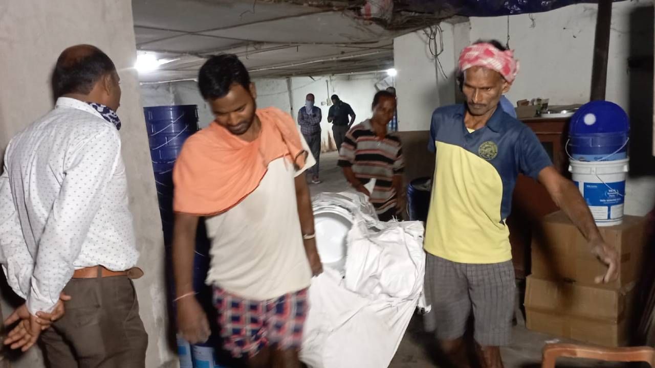 Arrested Two থরে থরে সাজানো কন্টেনারবোঝাই সেই জিনিস... ইবির হানায়