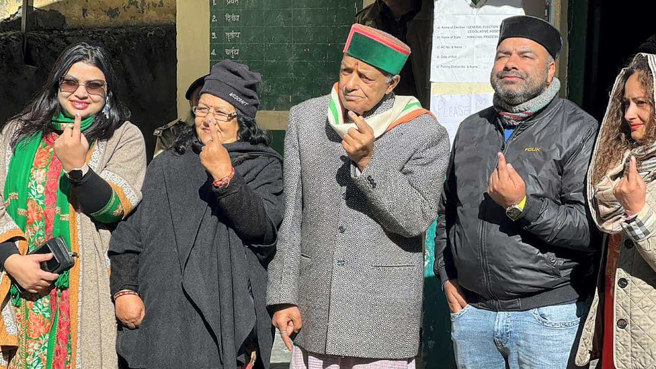 Exit polls: হিমাচলে হাড্ডাহাড্ডি লড়াই বিজেপি-কংগ্রেসের, বুথ ফেরত সমীক্ষায় আপ পেল শূন্য Exit polls: হিমাচলে হাড্ডাহাড্ডি লড়াই বিজেপি-কংগ্রেসের, বুথ ফেরত সমীক্ষায় আপ পেল শূন্য