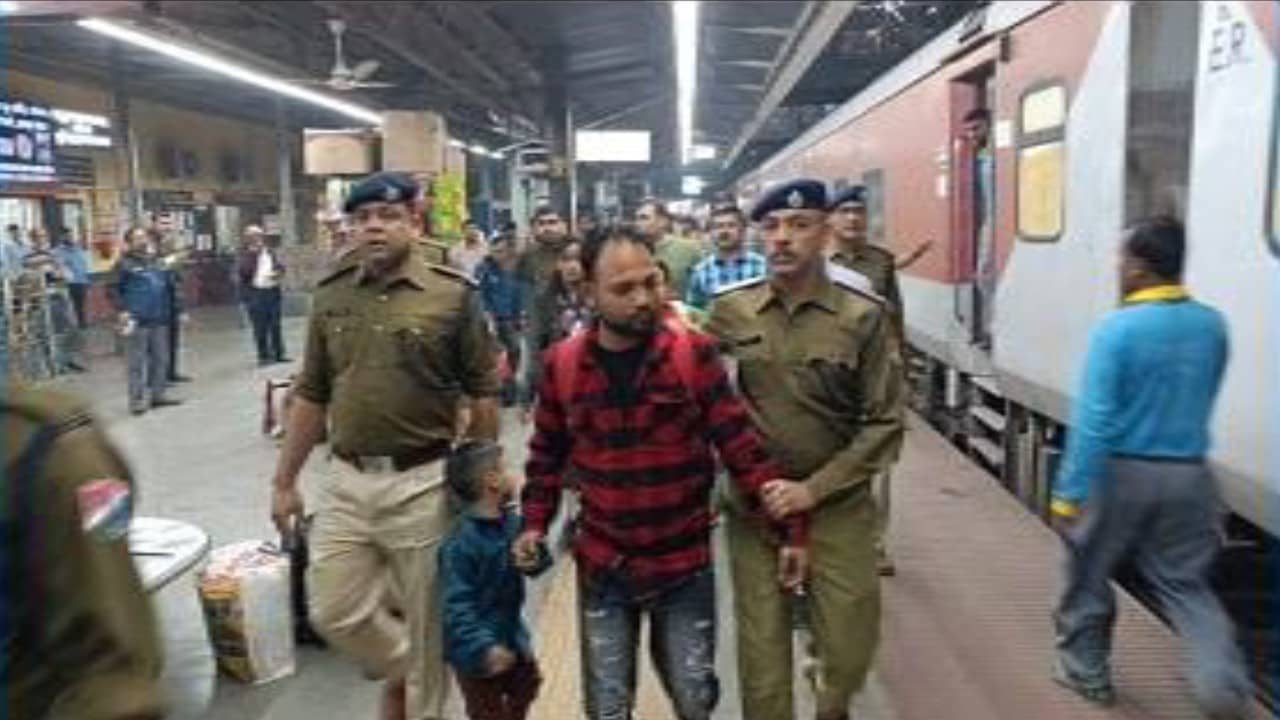 Bardhaman: বর্ধমান স্টেশনে ট্রেন ঢুকতেই তল্লাশি, মিলল ১ কোটি ৭০ লক্ষ টাকার সোনা